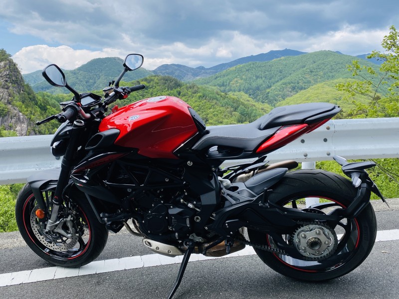 BRUTALE 800 ROSSO 2020